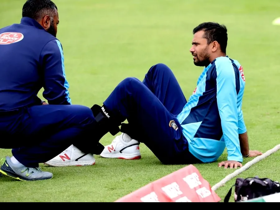 Thihan Chandramohan assessing a cricketer at the boundary during an international match